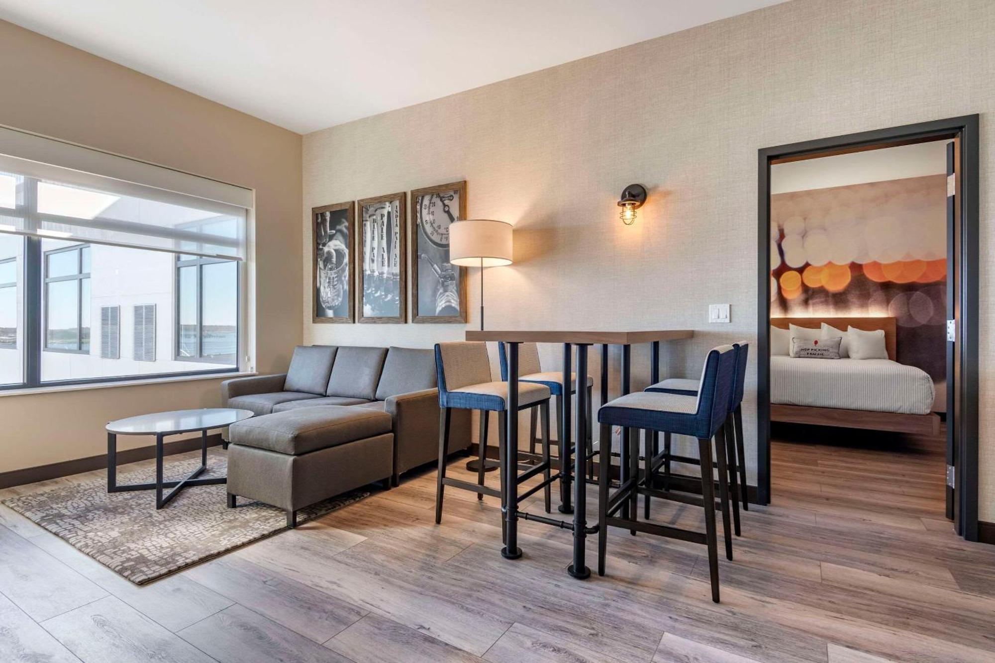 Cambria Hotel Portland Downtown Old Port Exteriör bild
